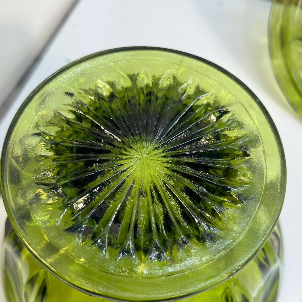 Vintage Green Glass Lidded Dish with Starburst Pattern Elegant Storage Bowl - Picture 4 of 4